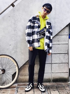 「アイテム（ボディバッグ/ウエストポーチ）」を使った、黒坂学さん（メンズ・171cm）の冬コーディネート