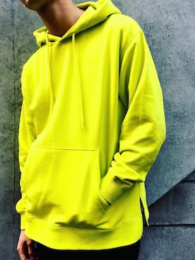 「アイテム（パーカー、イエロー系）」を使った、黒坂学さん（メンズ・171cm）の冬コーディネート