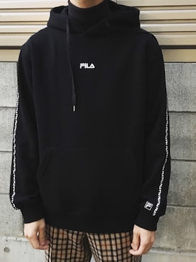 「FILA」｜黒坂学さん（メンズ・171cm）の冬コーディネート