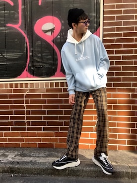 「アイテム（サングラス、パープル系）」を使った、黒坂学さん（メンズ・171cm）の冬コーディネート