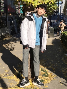 「ブルー」｜「アイテム（スウェット）」を使った、黒坂学さん（メンズ・171cm）の冬コーディネート