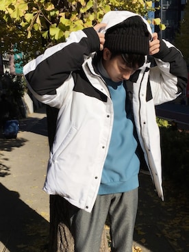 「ブルー」｜「アイテム（スウェット）」を使った、黒坂学さん（メンズ・171cm）の冬コーディネート