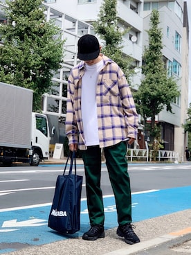 「WEGO（ウィゴー）のアイテム（Tシャツ/カットソー）」を使った、黒坂学さん（メンズ・171cm）の秋コーディネート