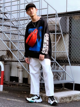 「アイテム（ボディバッグ/ウエストポーチ）」を使った、黒坂学さん（メンズ・171cm・20代）の秋コーディネート