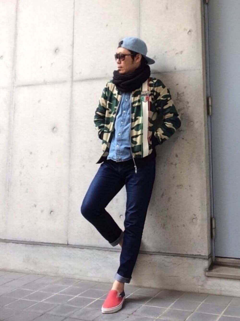 その他のセットアップ、ブルー系のシャツ/ブラウス、ブルー系のパンツを着用したメンズの冬コーディネートの1枚目の写真