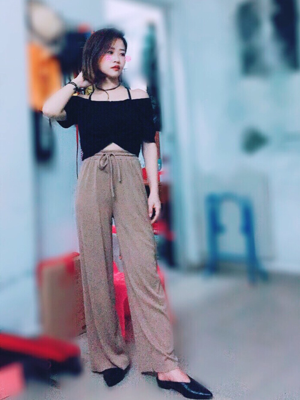 「UNKNOWN.のアイテム（その他パンツ、ベージュ系）」を使った、扬末末さん（レディース・152cm）の夏コーディネートの1枚目の写真