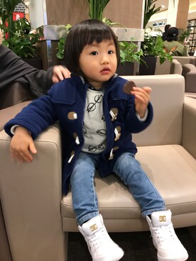 「futafutaのアイテム（シャツ/ブラウス、グリーン系）」を使った、manatoさん（キッズ・90cm）の冬コーディネート