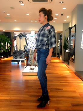 「DIESEL（ディーゼル）のアイテム（シャツ/ブラウス、ブルー系）」を使った、MIHOさん（レディース・163cm）の夏コーディネート