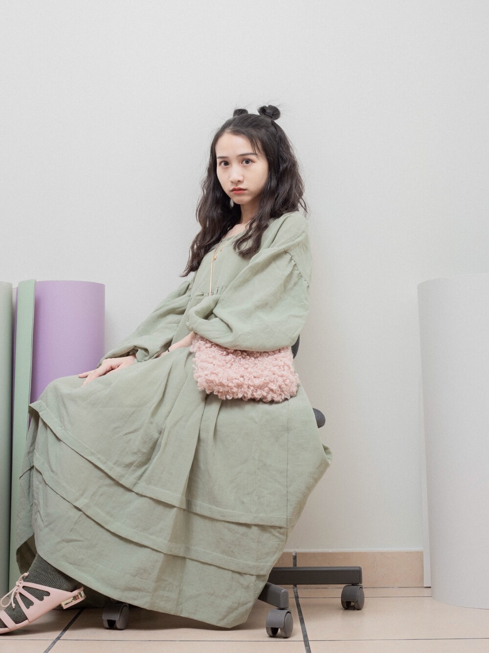 「春コーデ、カジュアル、オトナカジュアル、ワンピース、ロングワンピース、低身長」｜「elimstudioのアイテム（ワンピース/ドレス、グリーン系）」を使った、鳗鳗さん（レディース・153cm）の春コーディネートの1枚目の写真