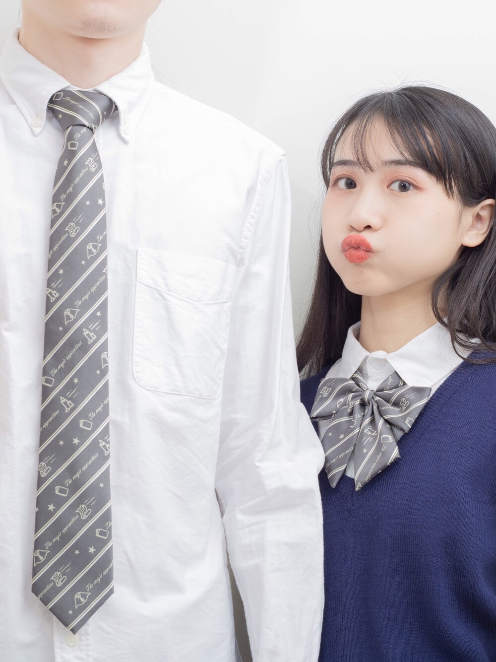 「日系极简、夏、衬衫、学院、シャツ、ペアルック」｜「UNIQLOのMEN エクストラファインコットンブロードシャツ（長袖）B（シャツ/ブラウス、ホワイト系）」を使った、鳗鳗さん（レディース・153cm）の夏コーディネートの1枚目の写真