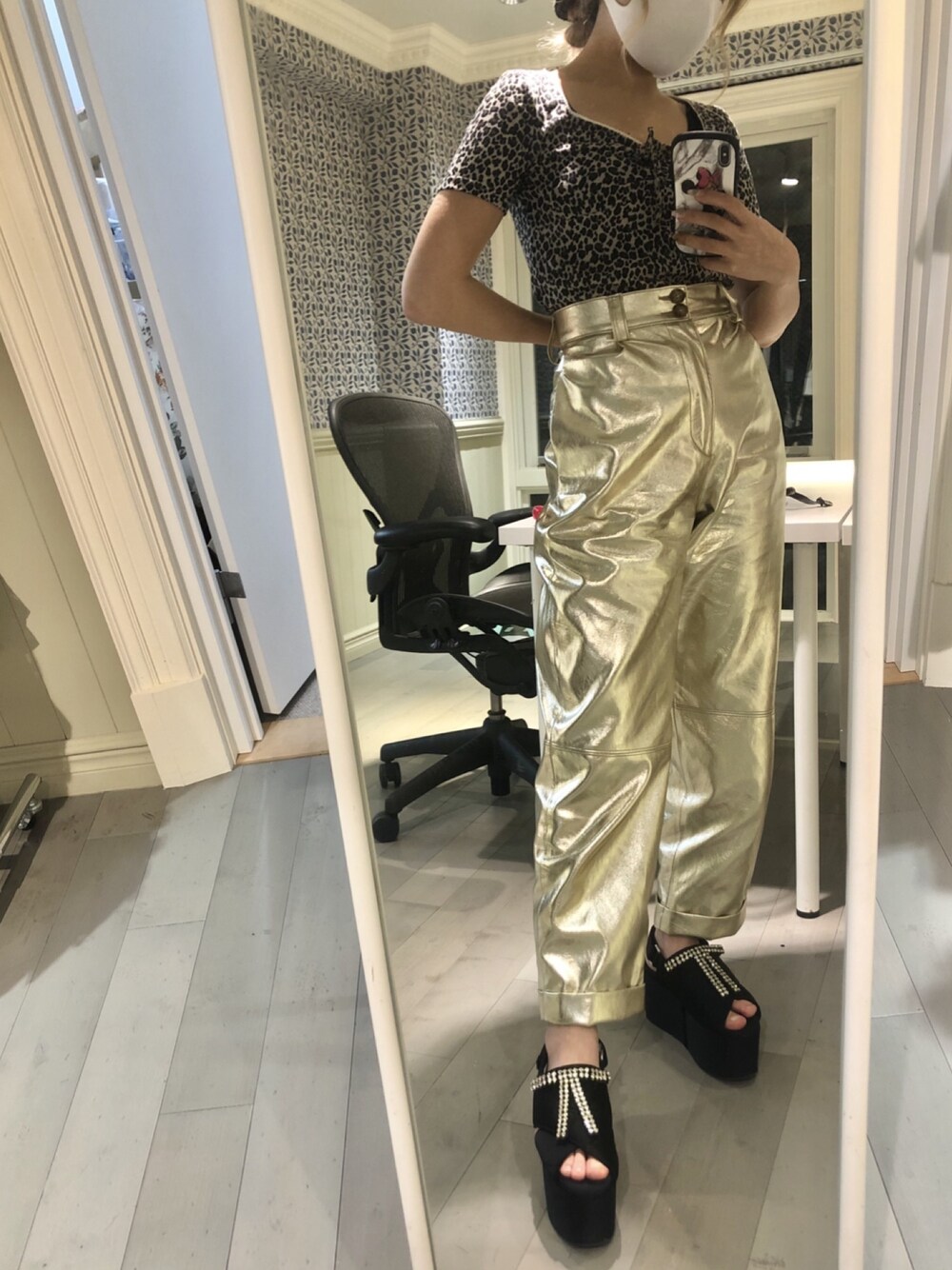 「ゴールド、ZARA、レザーパンツ、レオパード、古着、MARNI、ビジュー」｜「ZARAのアイテム（パンツ、ゴールド系）」を使った、RINAさん（レディース・157cm）の夏コーディネートの1枚目の写真