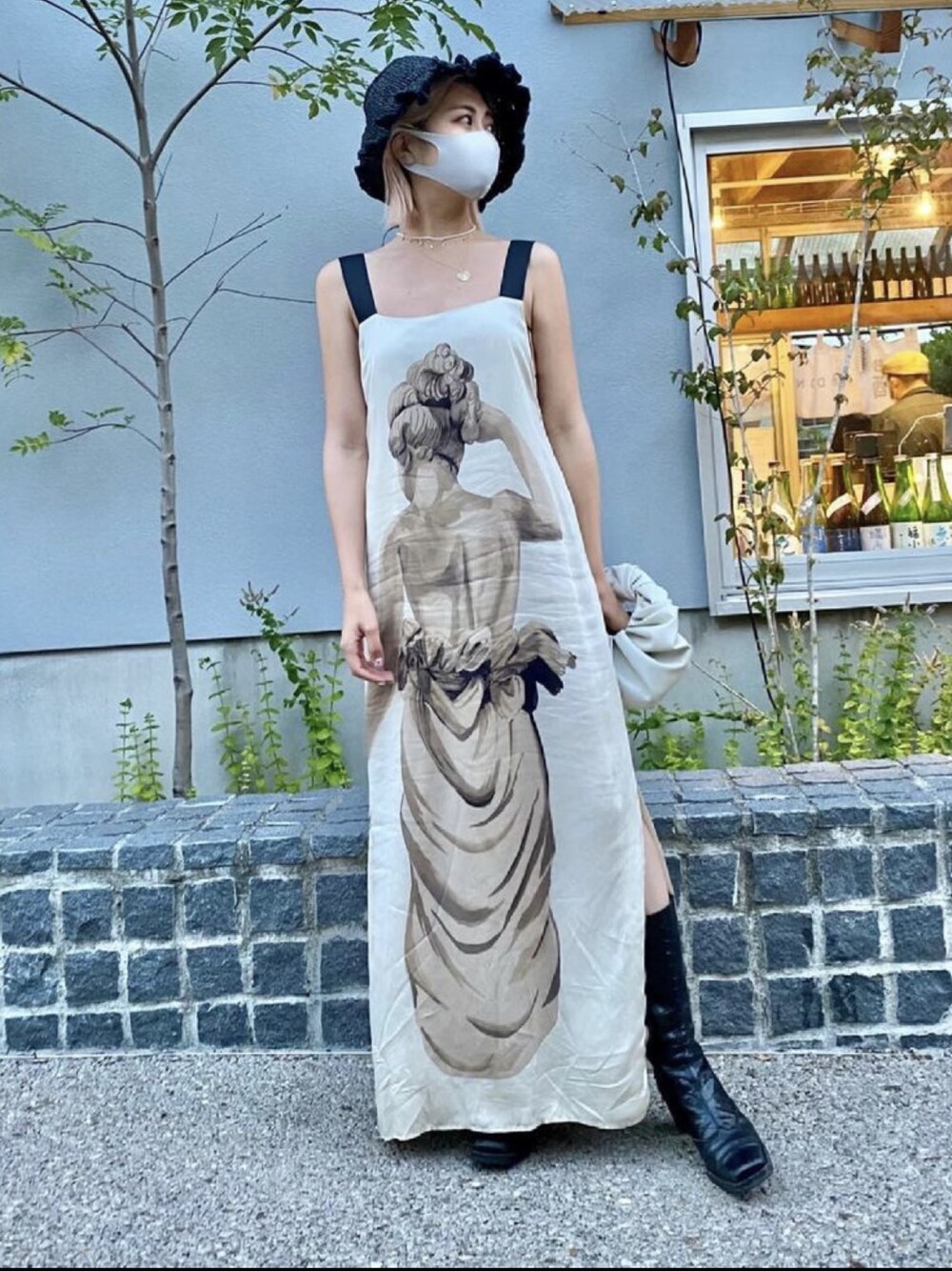 「sister_tokyo、ZARA、ブーツ、スリット、ロングワンピース、ノースリーブ、夏コーデ、チューリップハット、ペーパーハット」｜「ZARAのアイテム（ワンピース、ベージュ系）」を使った、RINAさん（レディース・157cm）の夏コーディネートの1枚目の写真