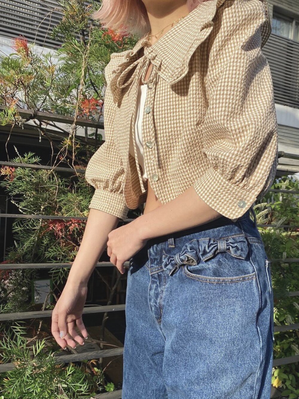 「ペコクラブ、PECOCLUB、ZARA、リボン、ビックカラー、ギンガムチェック、デニム」｜「ZARAのアイテム（シャツ/ブラウス、ベージュ系）」を使った、RINAさん（レディース・157cm）の夏コーディネートの1枚目の写真