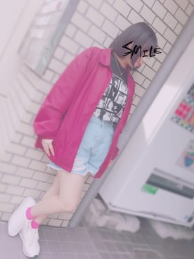 「コラボTシャツ」｜「アイテム（ナイロンジャケット）」を使った、山崎あかね (あかねん)さん（レディース・150cm）の秋コーディネート