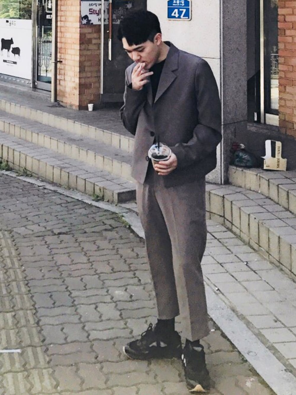 「SET UP、korea、rafsimons×adidas」｜「adidas by RAF SIMONSのアイテム（スニーカー、ブラック系）」を使った、1n2rさん（メンズ・171cm）の春コーディネートの1枚目の写真