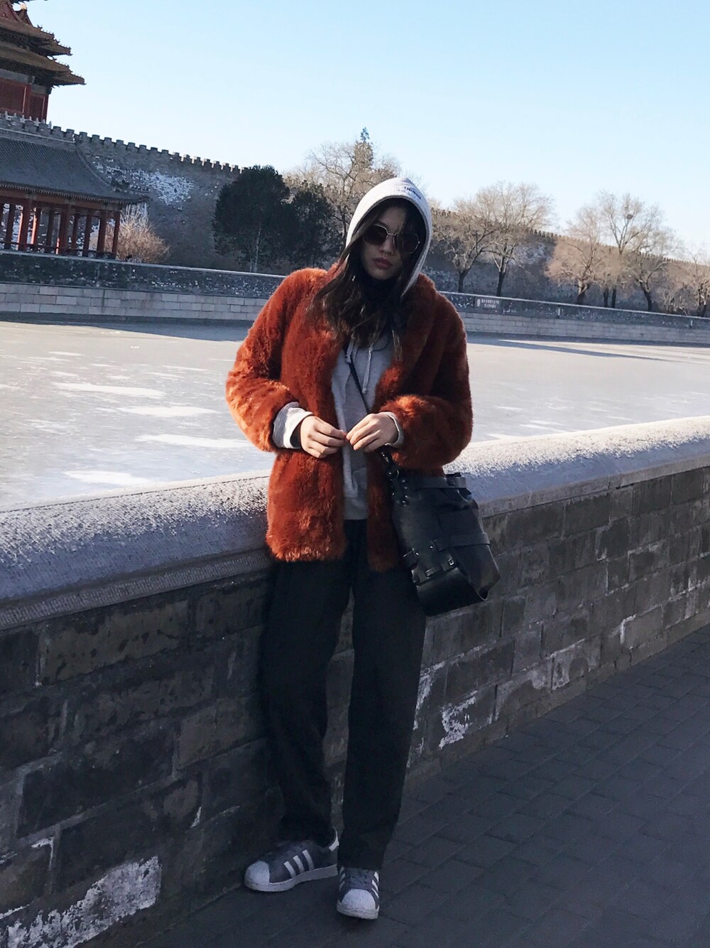「ZARA、adidas originals、MONKI」｜「ZARAのアイテム（その他アウター、オレンジ系）」を使った、sekikaさん（レディース・165cm）の冬コーディネートの1枚目の写真