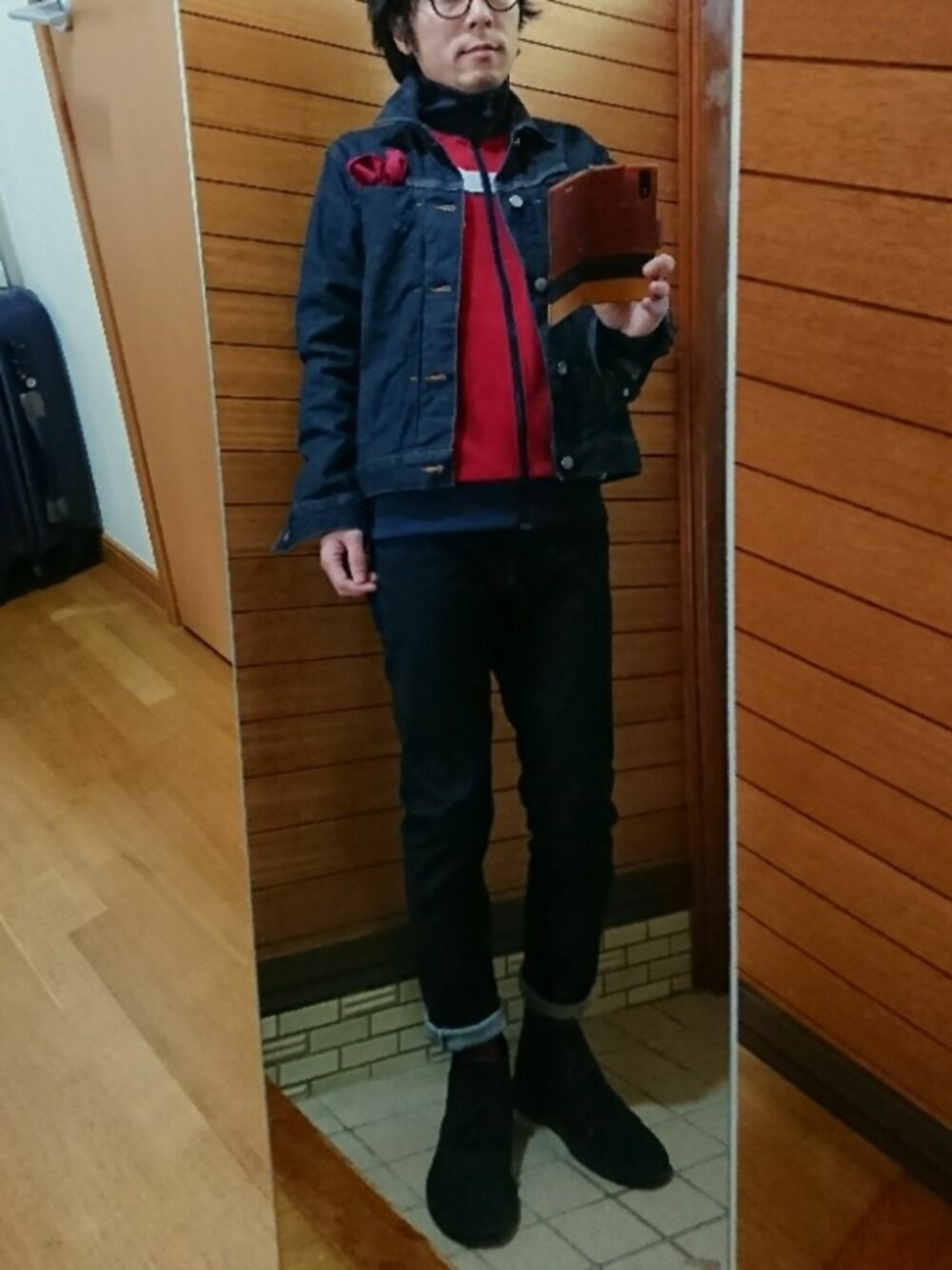 「UNIQLOのアイテム（デニムパンツ、ブルー系）」を使った、もこさん（メンズ・161cm）の冬コーディネートの1枚目の写真