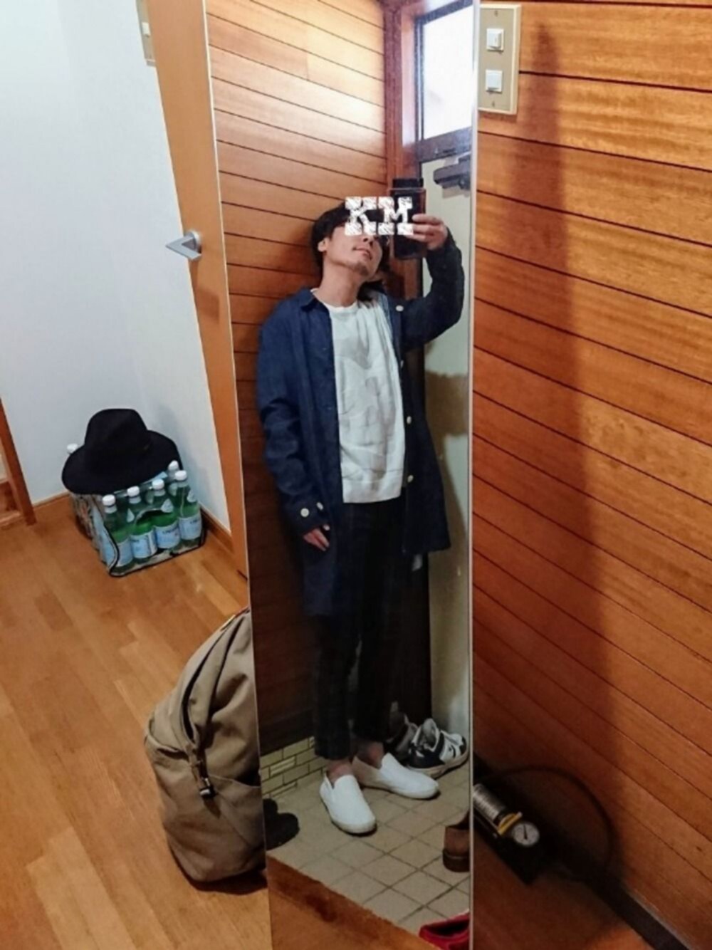 「Levi'sのアイテム（デニムパンツ、グリーン系）」を使った、もこさん（メンズ・161cm）の春コーディネートの1枚目の写真