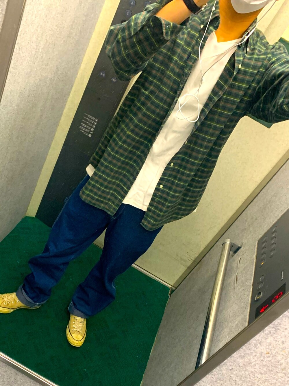 「POLO RALPH LAURENのアイテム（Tシャツ/カットソー、ホワイト系）」を使った、machimaaさん（メンズ・176cm）の春コーディネートの1枚目の写真