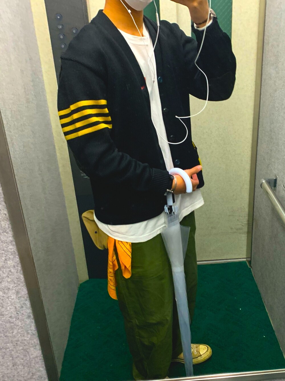 「VINTAGEのアイテム（カーディガン/ボレロ、ブラック系）」を使った、machimaaさん（メンズ・176cm）の春コーディネートの1枚目の写真
