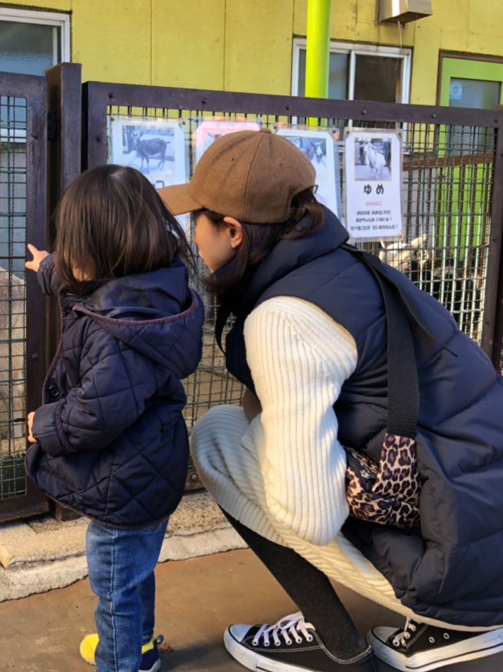 「動物園、UNIQLO」｜「UNIQLOのアイテム（ワンピース、ホワイト系）」を使った、ayakabaさん（レディース・156cm）の秋コーディネートの1枚目の写真