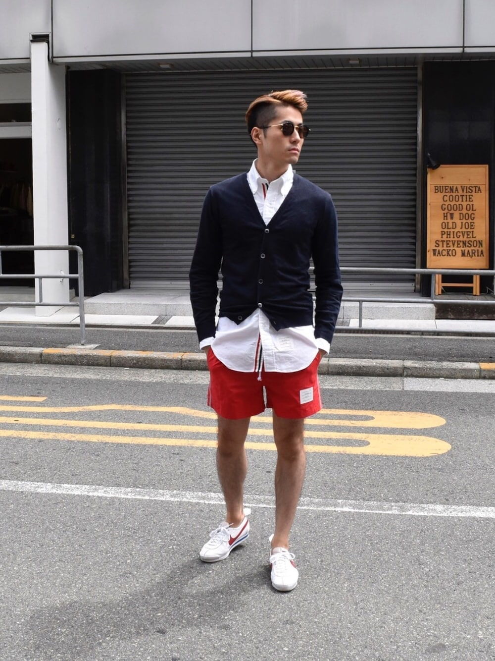 「夏、カジュアルコーデ、ootd、summer、streetstyle、プチプラ、キレイめ、白シャツ」｜「UNIQLOのアイテム（カーディガン/ボレロ、ブルー系）」を使った、YUKI CAVE OSAKAさん（メンズ・177cm）の夏コーディネートの1枚目の写真
