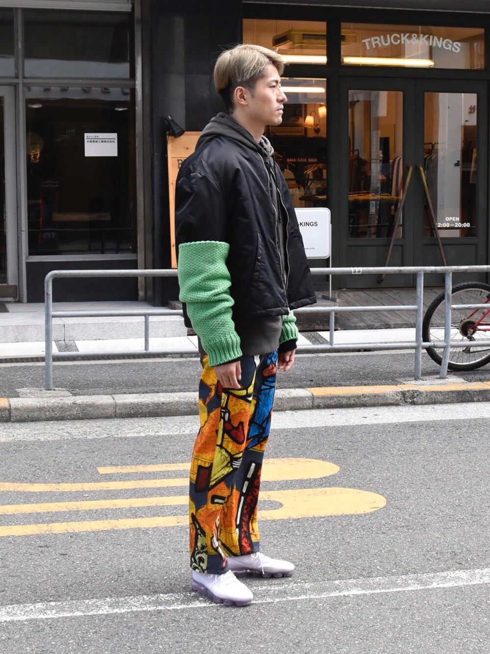 「シンプル、大人カジュアル、おしゃれさんと繋がりたい、スニーカー、大人コーデ、ootd」｜「RAF SIMONSのアイテム（アクセサリー、グリーン系）」を使った、YUKI CAVE OSAKAさん（メンズ・178cm）の夏コーディネートの1枚目の写真