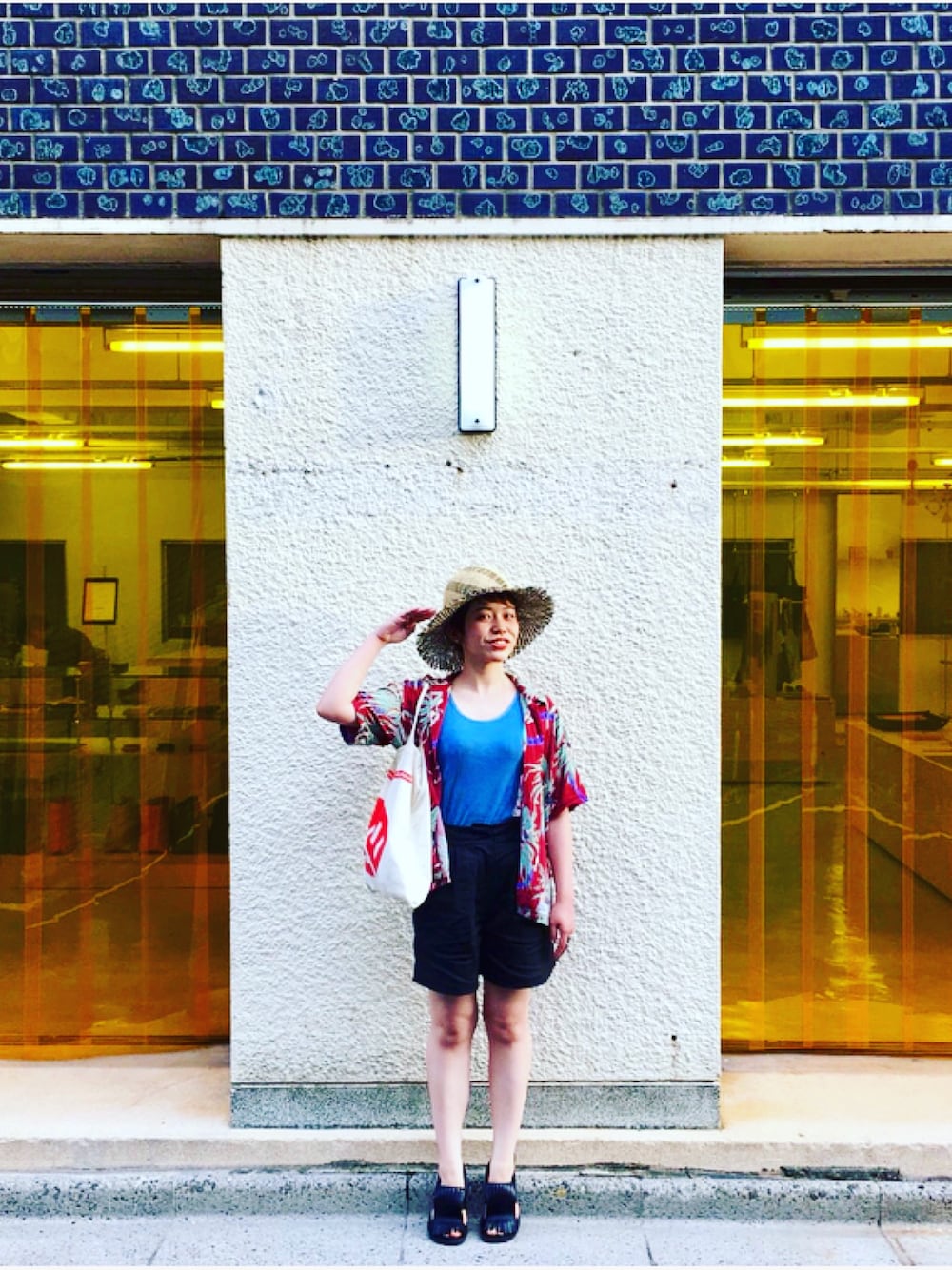 「夏、祭り、むぎわら帽子、アロハシャツ、ショートパンツ、TOGA」｜「La Maison de Lyllisの＜La Maison de Lyllis＞HOLY MOUNTAIN ハット（ハット、ブラック系）」を使った、isakiさん（レディース・159cm）の夏コーディネートの1枚目の写真
