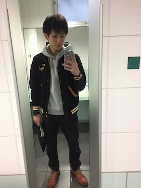 「Levi's（リーバイス）のアイテム（スタジャン）」を使った、tAku  吉岡さん（メンズ・175cm）の春コーディネート