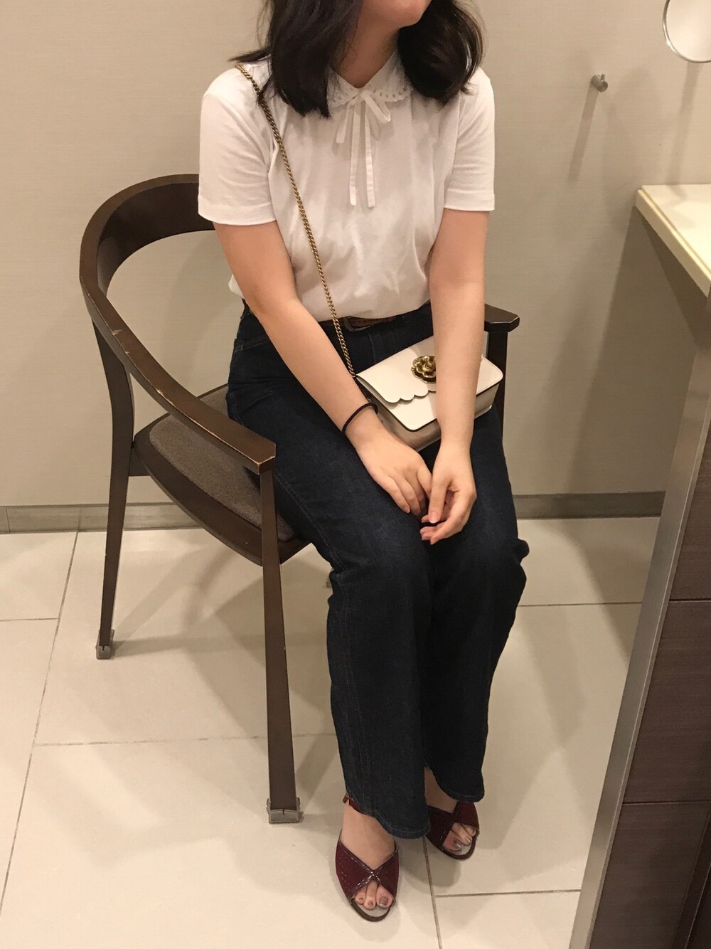 「MIUMIU、レース襟、フレアデニム、フレアパンツ、デニム、サンダル、vintage」｜「miu miuのアイテム（Tシャツ/カットソー、ホワイト系）」を使った、ささわーるどさん（レディース・153cm）の秋コーディネートの1枚目の写真