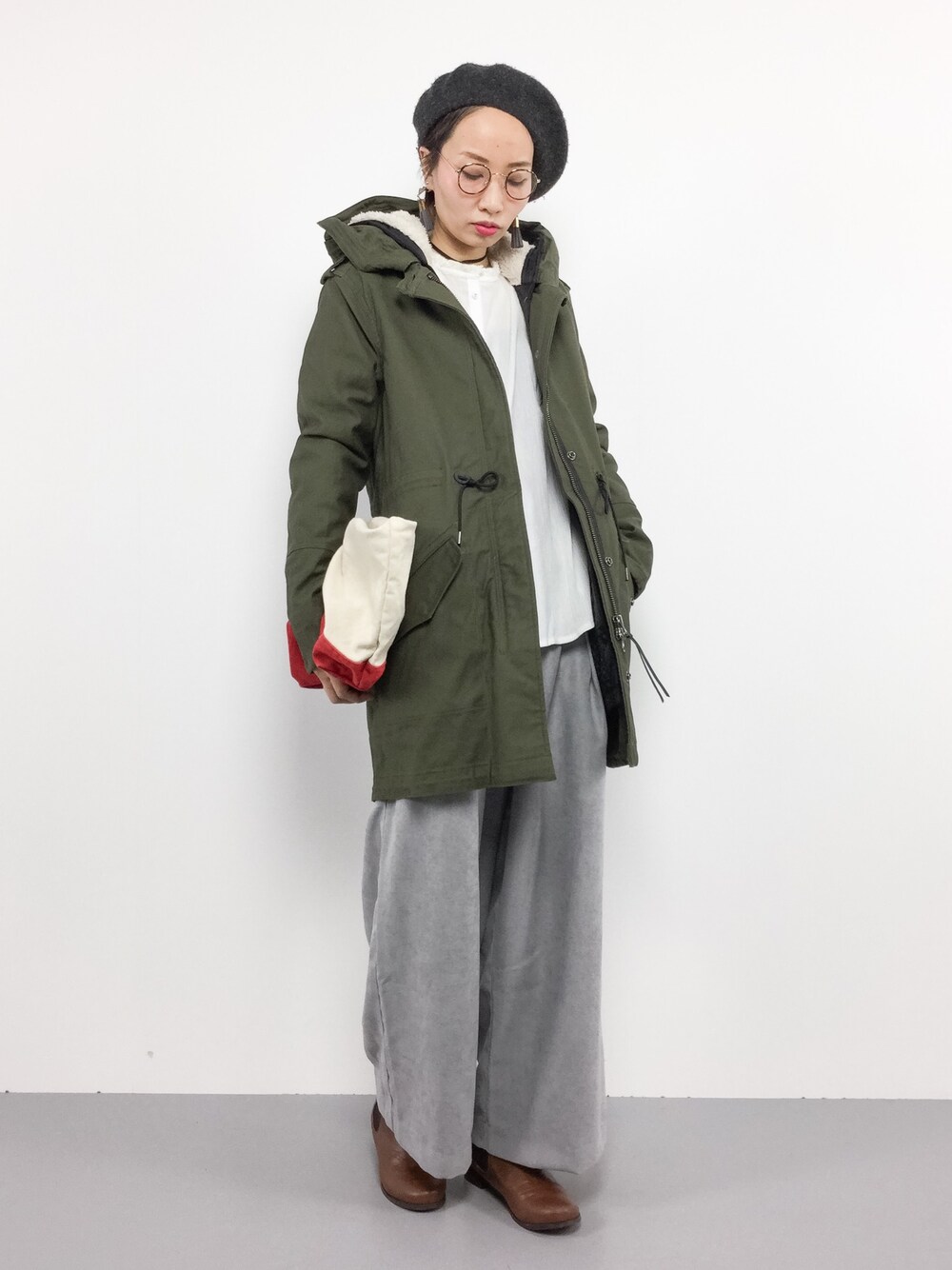 「カジュアル、シンプル、ラフ、ゆるコーデ、ラクチンコーデ、オトナカジュアル」｜「SCOTCH&SODAのコットンストレッチ モッズコート（モッズコート、グリーン系）」を使った、COLLENTE(yuco)さん（レディース・168cm）の冬コーディネートの1枚目の写真