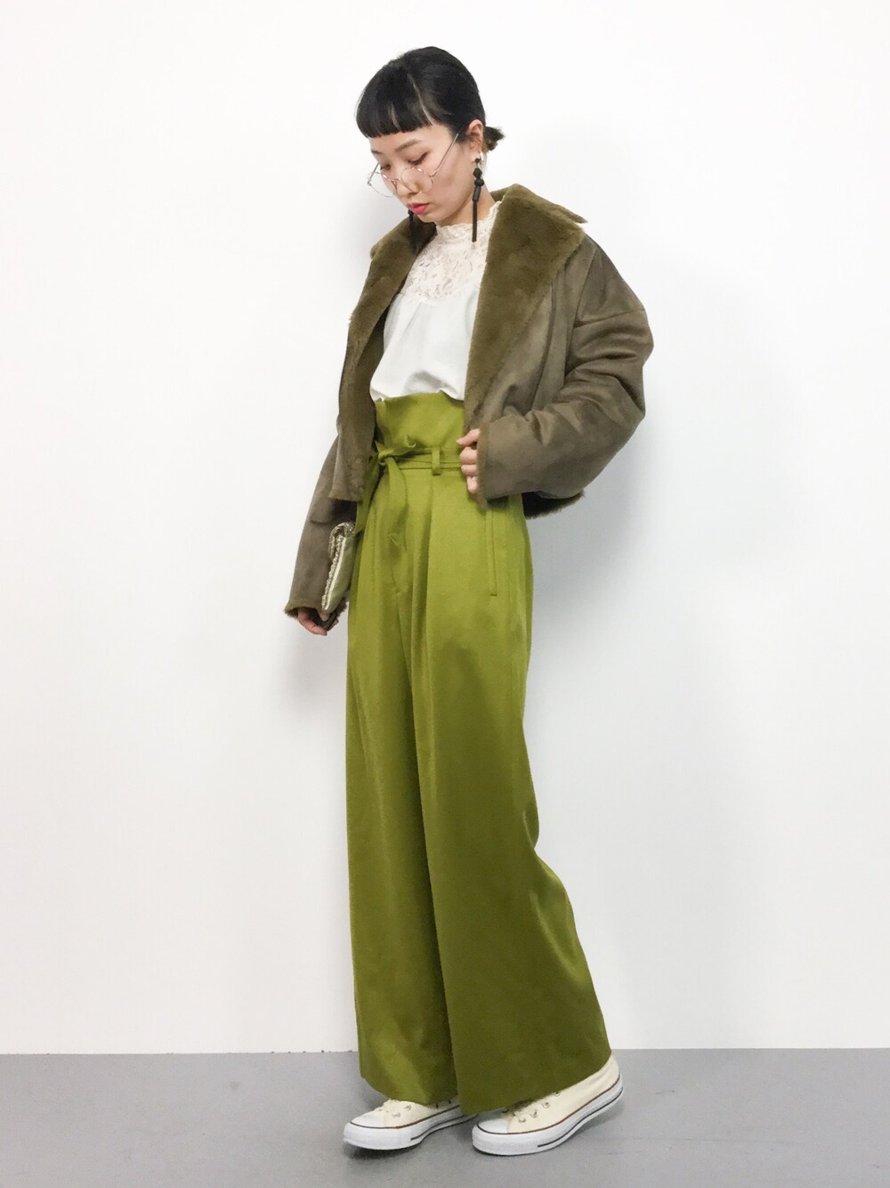 「コート、アウター、グリーン、冬コーデ、大人カジュアル、ワイドパンツ、プチプラ、ムートンコート、冬、w closet」｜「VISの【ViS×高橋愛】フェイクムートンライダースジャケット（ライダースジャケット、グリーン系）」を使った、COLLENTE(yuco)さん（レディース・168cm）の冬コーディネートの1枚目の写真