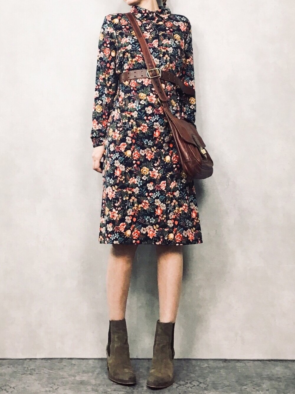 「ワンピース、レトロ、レトロワンピース、vintage、ブーツ、花柄、休日スタイル、春コーデ、春、お気に入りの服でデートに行こう」｜「COACHのアイテム（バッグ、ブラウン系）」を使った、COLLENTE(yuco)さん（レディース・168cm）の冬コーディネートの1枚目の写真