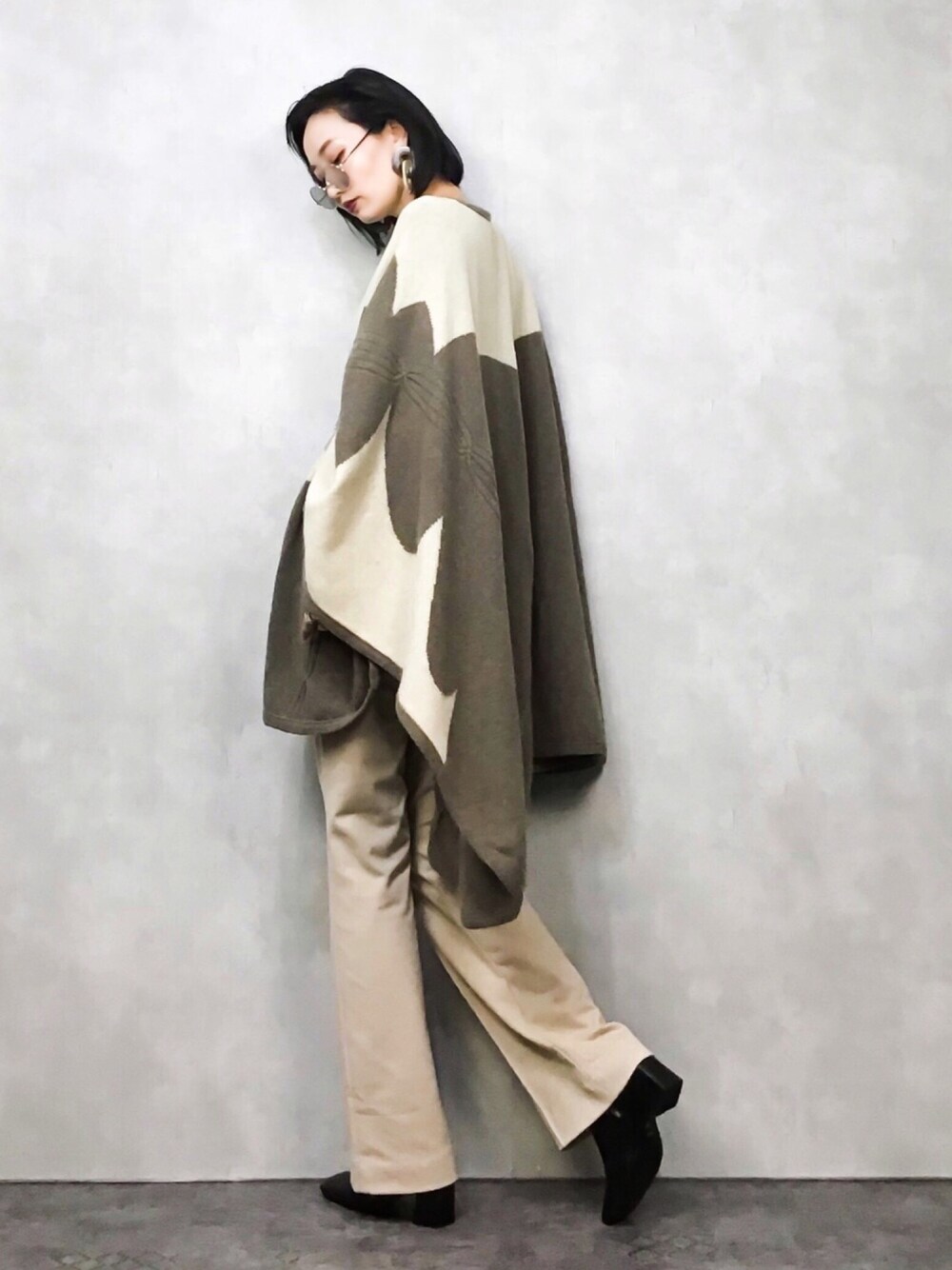 「年末WEAR感謝祭、ポンチョ、ポンチョコート、ポンチョストール、秋冬コーデ、アウター、vintage、古着、ベージュ、古着コーデ」｜「USEDのMADE IN ITALY big  wool poncho-769-12（ポンチョ、その他）」を使った、COLLENTE(yuco)さん（レディース・168cm）の冬コーディネートの1枚目の写真