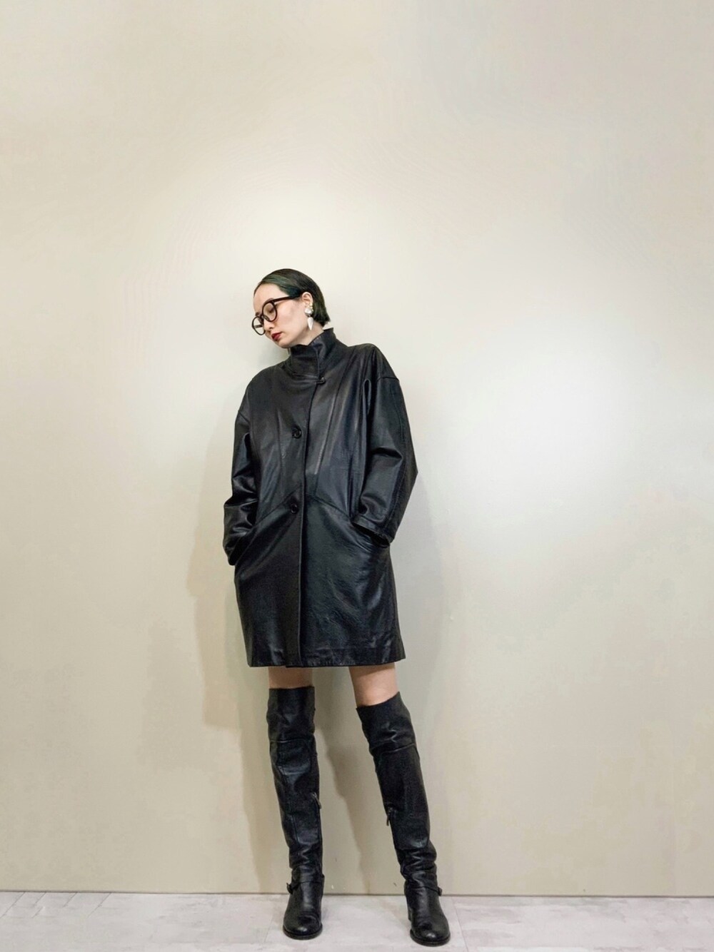 「レザーLOVEスナップ、レザー、ロングブーツ、ブラック、モード、vintage、古着、古着屋コレンテ、コレンテ」｜「USEDのEsprit de fur MADDOX real leather coat-1446-10（ダウンジャケット/コート、その他）」を使った、COLLENTE(yuco)さん（レディース・168cm）の秋コーディネートの1枚目の写真