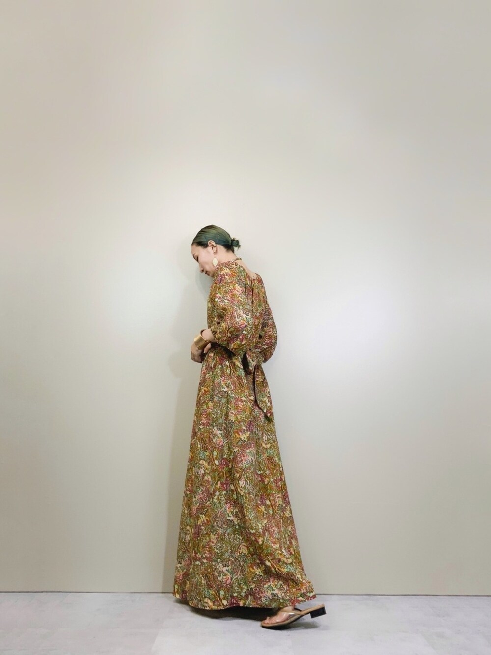 「春コーデ、古着、古着屋コレンテ、vintage、古着女子、古着ミックス、マキシ丈ワンピース、ワンピース」｜「COLLENTEのアイテム（ワンピース/ドレス、その他）」を使った、COLLENTE(yuco)さん（レディース・169cm）の春コーディネートの1枚目の写真
