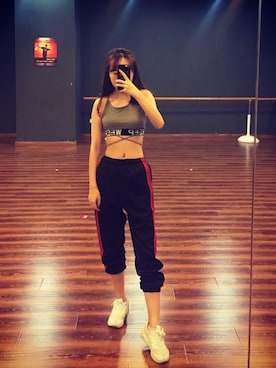 「Calvin Klein Underwear（カルバンクラインアンダーウェア）のアイテム（スウェット、グレー系）」を使った、喵妹阿さん（レディース）の秋コーディネート