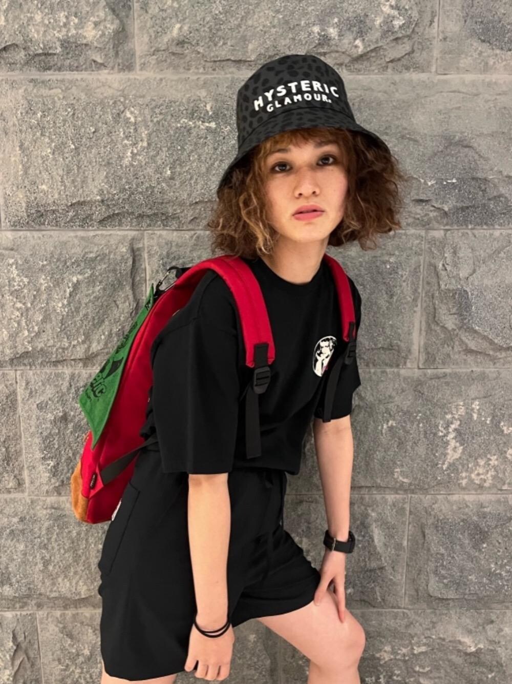 HYSTERIC GLAMOUR(ヒステリックグラマー)の「GUITAR GIRL 三角タオル HYSTERIC GLAMOUR(ヒステリックグラマー)の「GUITAR GIRL 三角タオル