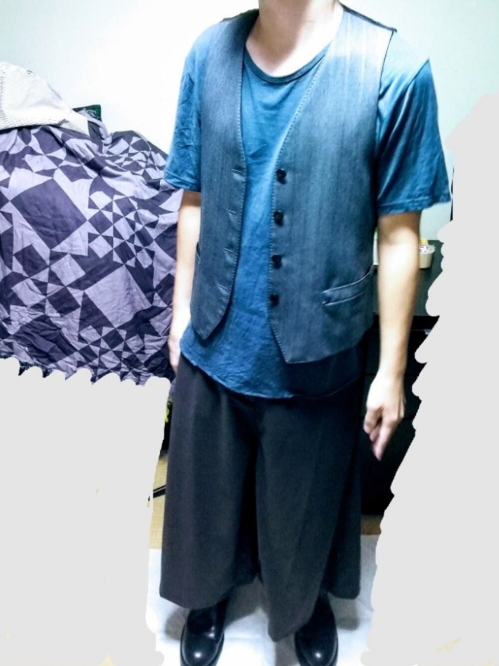 「シンプル、カジュアル、ゆるコーデ、おしゃれさんと繋がりたい、ワイドパンツ、ベスト、ブーツ、きれいめカジュアル、SHAREEF、LAD MUSICIAN」｜「LAD MUSICIANのアイテム（ベスト、グレー系）」を使った、タコさん（メンズ・170cm）の秋コーディネートの1枚目の写真