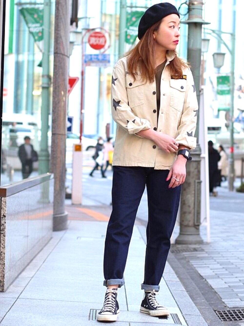 「デニム、ミリタリー、converse、Vネック、SCHOTT、春コーデ、サーマル、オトナカジュアル、uncut bound、schott ladies」｜「schottの【Women's】Schott/ショット/FATIGUE SHIRTS/ファティーグシャツ（シャツ/ブラウス、ベージュ系）」を使った、mayonseさん（レディース・161cm）の冬コーディネートの1枚目の写真
