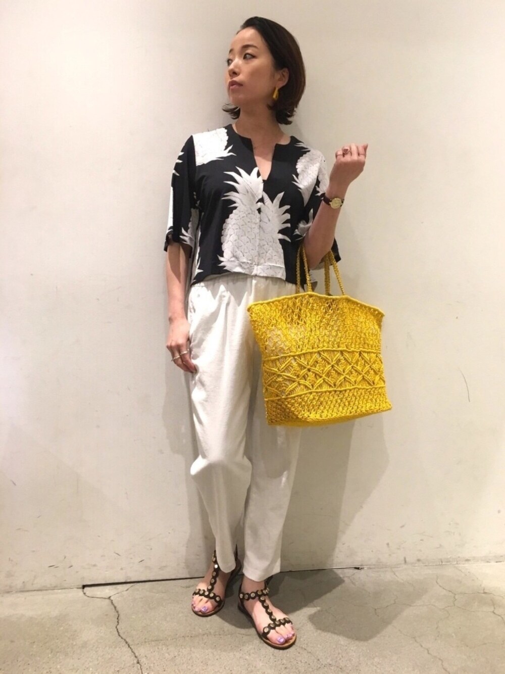 「uncut bound、osklen、Munich、The  Bagmati、かごバッグ、大人カジュアル、パイナップル、2018ss、夏コーデ、白」｜「OSKLENのアイテム（トップス、ブラック系）」を使った、mayonseさん（レディース・161cm）の夏コーディネートの1枚目の写真