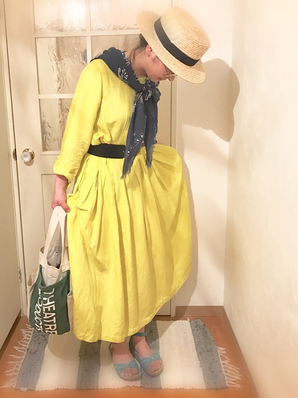 「夏コーデ、オトナ女子、ママコーデ、キイロ、ワンピース、麦わら帽子、カンカン帽、丸メガネ、太ベルト、着回しコーデ」｜「Sunny cloudsのサニークラウズ　花の名はワンピース＜レディース＞　（ワンピース、イエロー系）」を使った、なるラムさん（レディース・160cm）の夏コーディネートの1枚目の写真