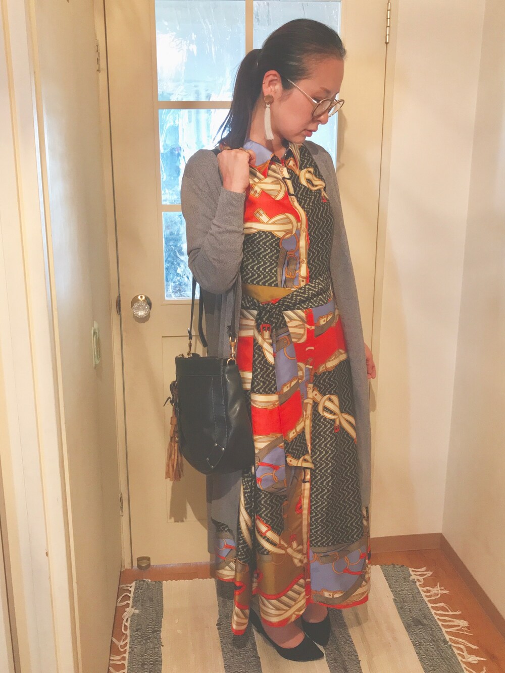 「スカーフ柄、スカーフ、ロングワンピース、シャツワンピ、ロングカーディガン、秋服準備はじめました、秋のコーデ、ショルダーバッグ、大人カジュアル、ピンクリボン」｜「ZARAのアイテム（シャツワンピース、その他）」を使った、なるラムさん（レディース・160cm）の秋コーディネートの1枚目の写真