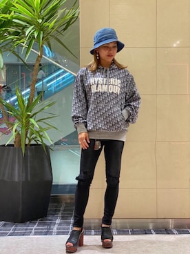 HOLYさんのコーディネート