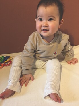 「Birthday（バースデイ）のアイテム（スウェット、ベージュ系）」を使った、hioriさん（キッズ）の冬コーディネート