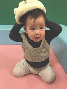 「BREEZE（ブリーズ）のアイテム（ニット/セーター、ベージュ系）」を使った、hioriさん（キッズ）の冬コーディネート