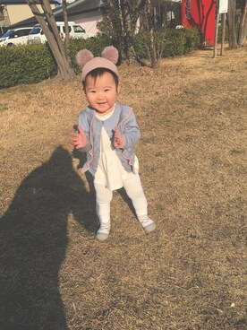 「H&M（エイチ・アンド・エム）のアイテム（カーディガン/ボレロ、ブルー系）」を使った、hioriさん（キッズ）の冬コーディネート