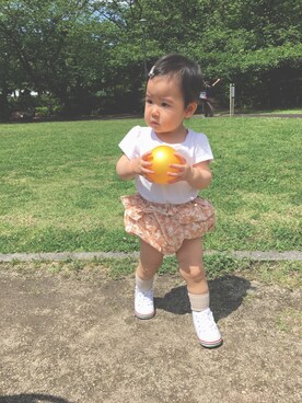 「西松屋（ニシマツヤ）のアイテム（Tシャツ/カットソー、ホワイト系）」を使った、hioriさん（キッズ）の春コーディネート