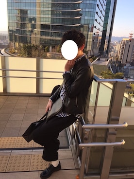「大阪」｜「アイテム（ライダースジャケット）」を使った、因幡さんさん（メンズ・178cm）の春コーディネート