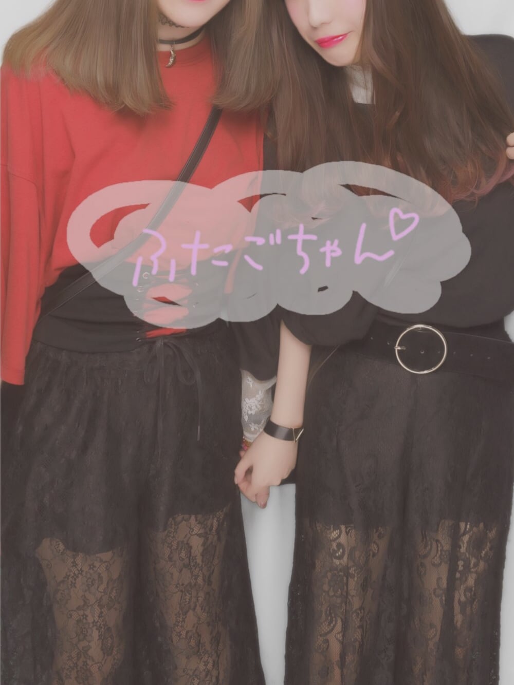 「双子コーデ、twins、赤と黒」｜「WEGOのWEGO/レースワイドパンツ（その他パンツ、ブラック系）」を使った、ㅁㅅㅌ さん（レディース・170cm）の春コーディネートの1枚目の写真